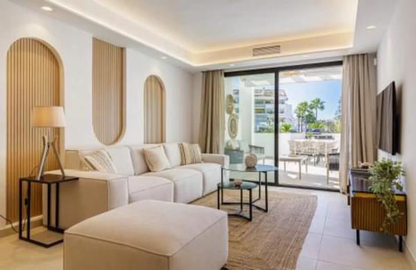 Apartment for sale in Calle Yedras, Marbella thumbnail 1