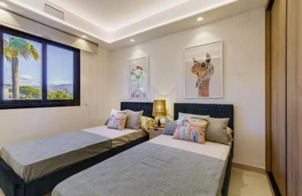 Apartment for sale in Calle Yedras, Marbella thumbnail 2