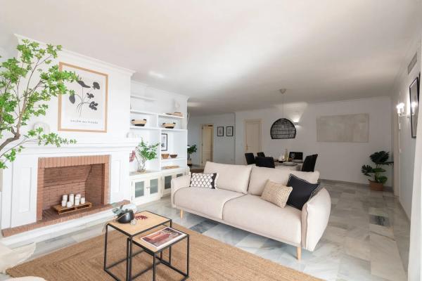 Apartment for sale in Calle Muelle Ribera, 5, Marbella thumbnail 2