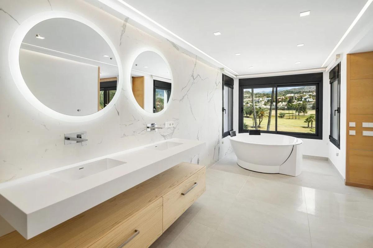 Venta de chalet independiente en Calle Tucán, 10 -13, Marbella
 photo 3