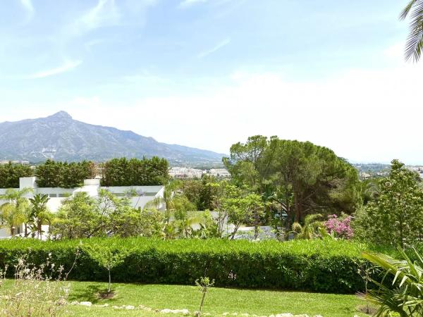 Piso en venta en Barrio Las Brisas, Marbella thumbnail 2