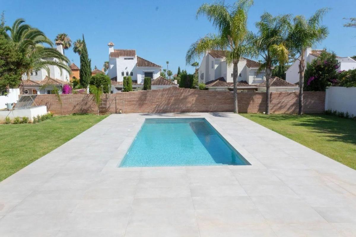 Venta de chalet independiente en Calle Bruselas 32-D, Marbella
photo 2