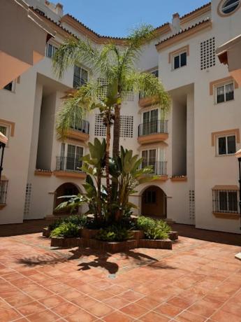 Apartment for sale in Calle Margarita De Austria, Marbella photo 1