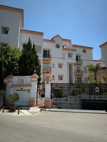 Apartment for sale in  Calle Margarita De Austria, Marbella photo 4