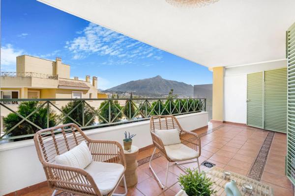 Apartment for sale in Avenida Calderón de la Barca s/n, Marbella thumbnail 2
