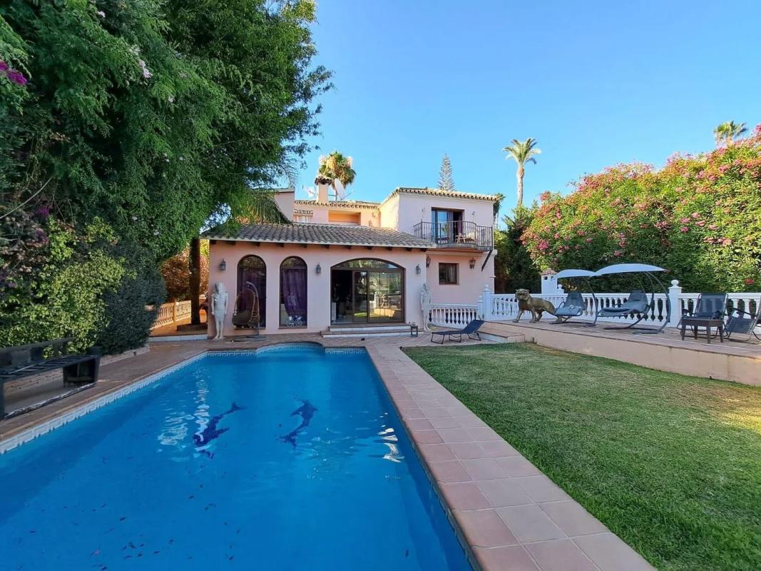 Venta de chalet independiente en Calle paris, Marbella
photo 1