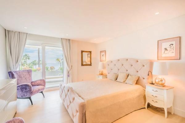 Penthouse for sale in  Barrio Puerto Banús, Marbella photo 4