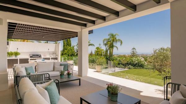 Chalet independiente en venta en Osa Menor, La Cerquilla, No 43, Marbella thumbnail 2