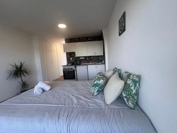 Apartment for sale in Barrio Las Brisas, Marbella thumbnail 1
