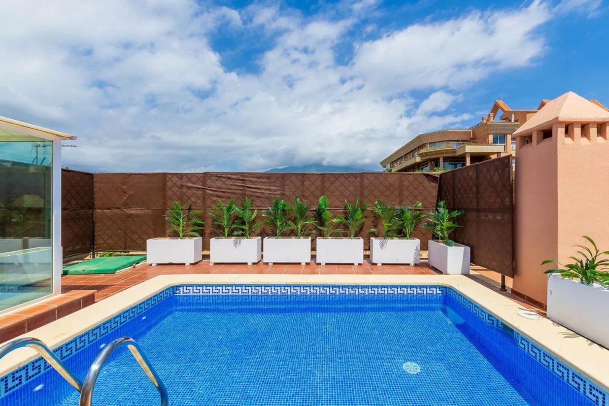 Sale of apartment in Avenida Calderón de la Barca, Marbella
 photo 2