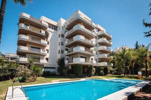 Apartment for sale in Calle Irís, Marbella photo 1