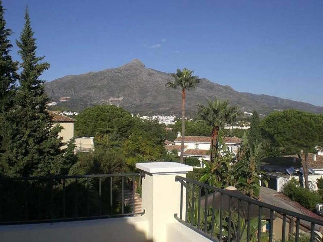 Sprzedaż niezależnego domku jednorodzinnego w De alcala, Marbella photo 1