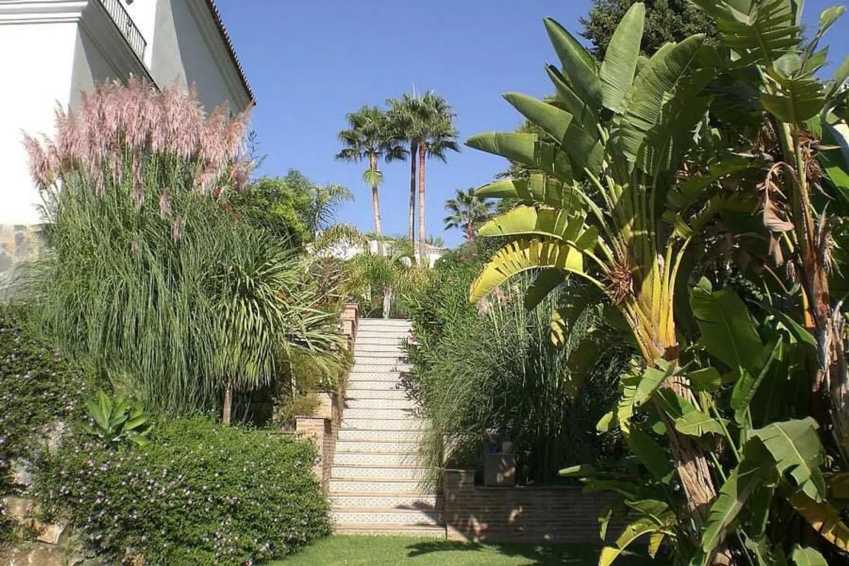 Sprzedaż niezależnego domku jednorodzinnego w De alcala, Marbella photo 2