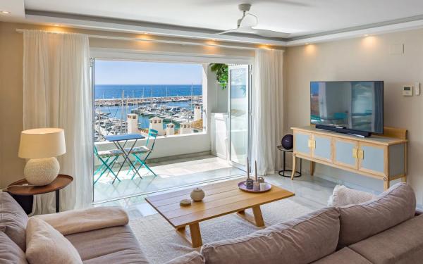 Apartment for sale in Barrio Puerto Banús, Marbella photo 1