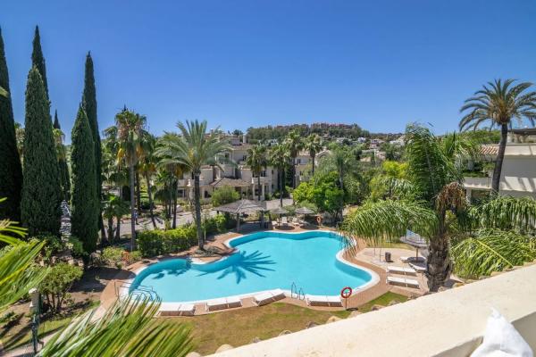 Duplex en venta en Barrio Los Naranjos, Marbella thumbnail 1