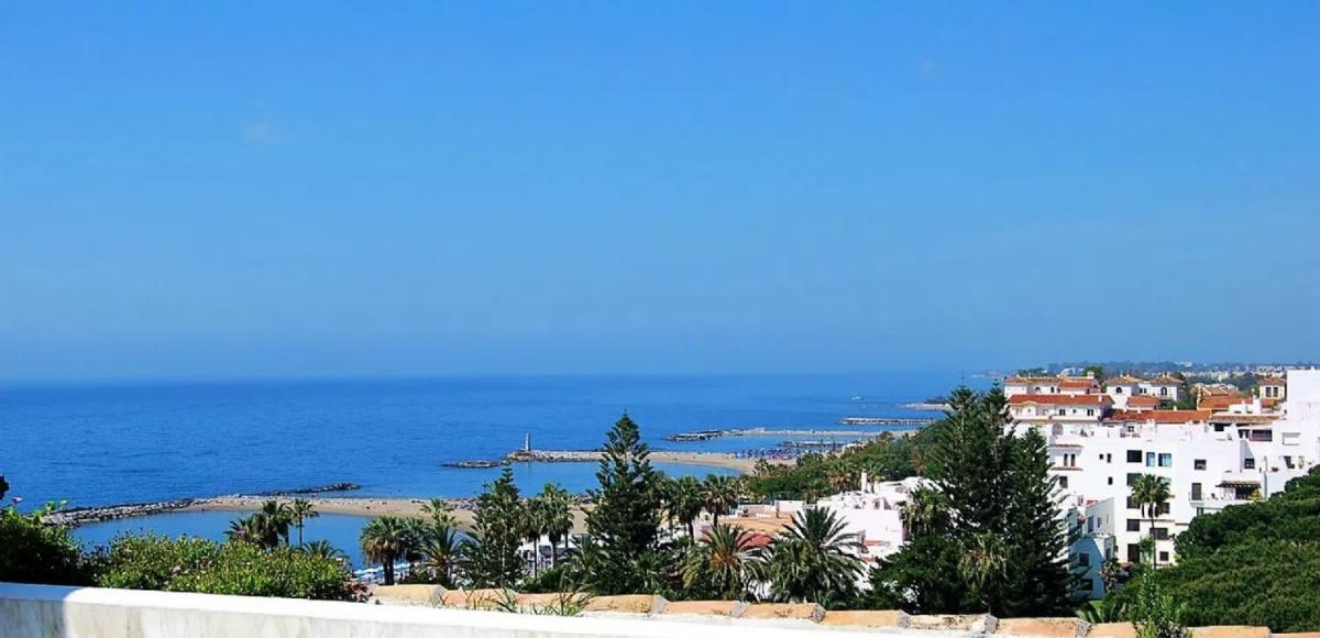 Penthouse sale in Barrio Puerto Banús, Marbella photo 1