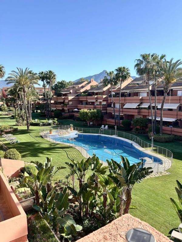 Venta de duplex en Calle Isabel de Valois s/n, Marbella photo 1