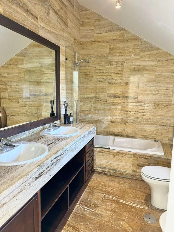Venta de duplex en Calle Isabel de Valois s/n, Marbella photo 3