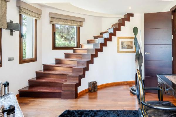 Chalet independiente en venta en Barrio Las Brisas, Marbella thumbnail 2