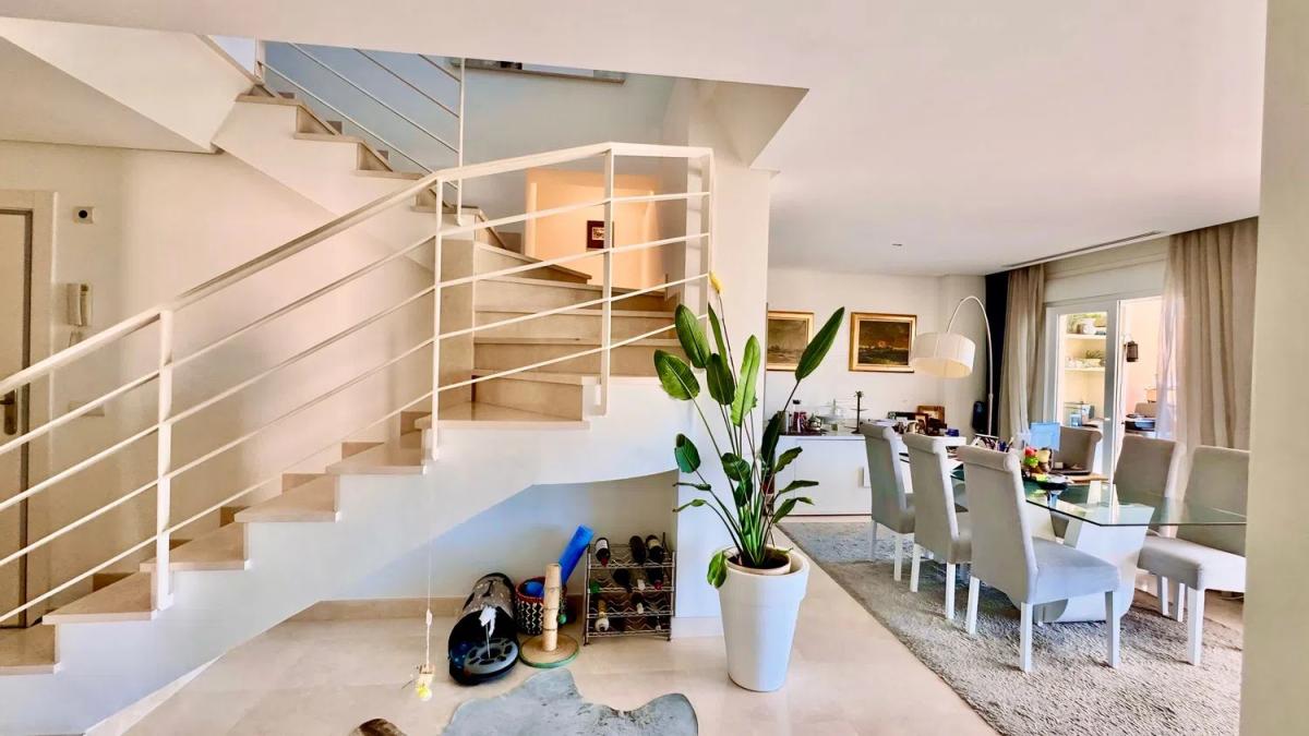 Продажа дуплекса на Urbanización Vista Real s/n, Марбелла photo 4