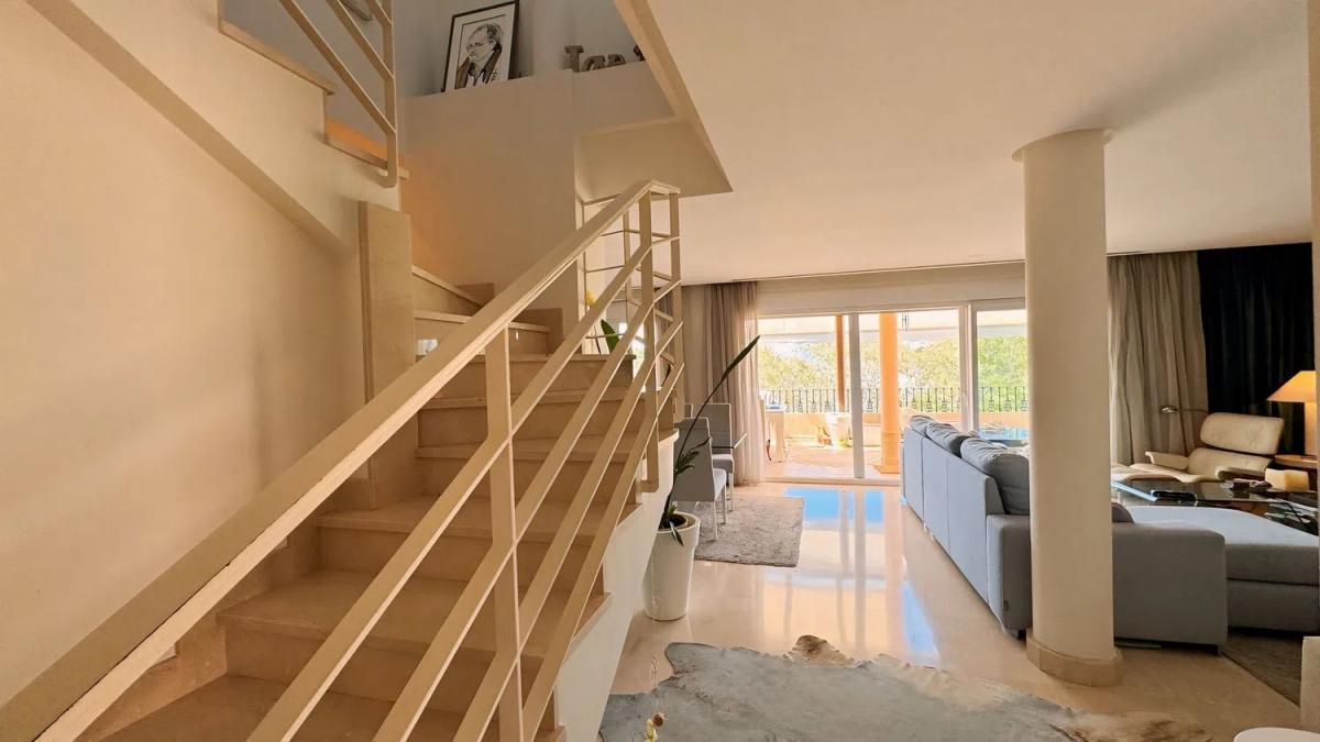 Продажа дуплекса на Urbanización Vista Real s/n, Марбелла photo 5