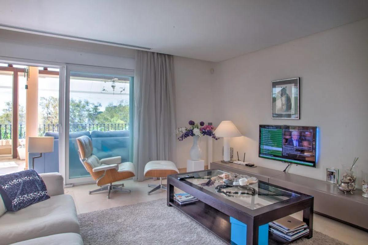 Продажа дуплекса на Urbanización Vista Real, 1, Марбелла photo 2
