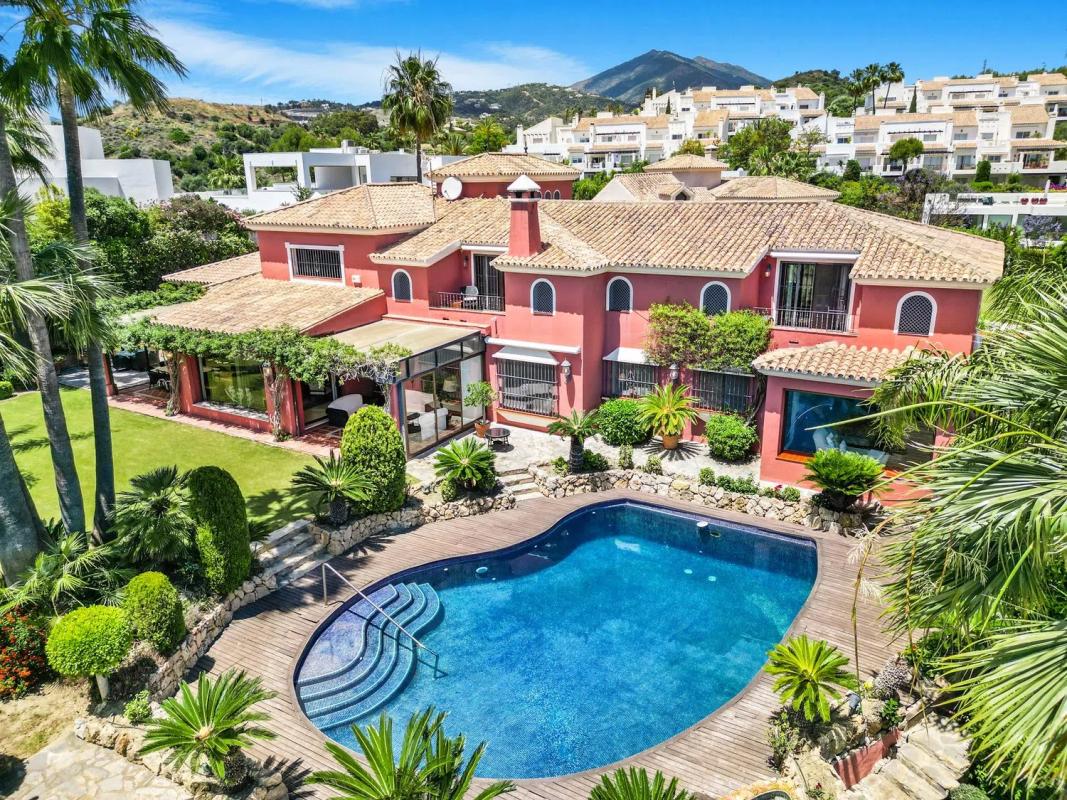 Venta de chalet independiente en Calle Casiopea 5F s/n, Marbella
photo 1