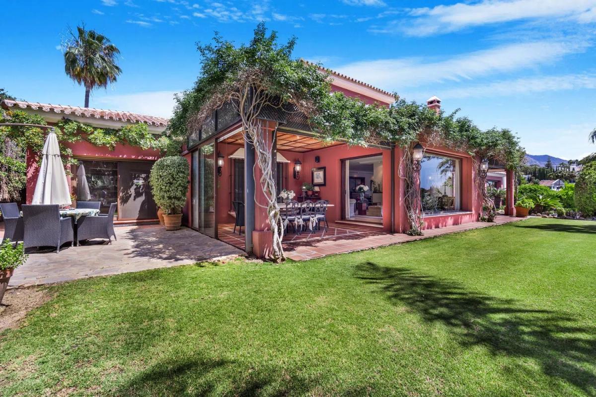 Venta de chalet independiente en Calle Casiopea 5F s/n, Marbella
photo 2