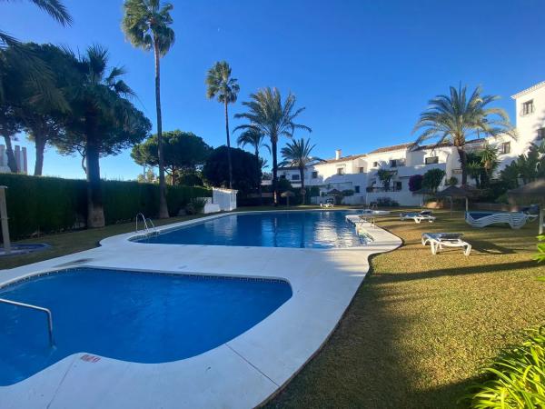 Chalet independiente en venta en Urbanizacion N Andalucia 1G, 43, Marbella thumbnail 1