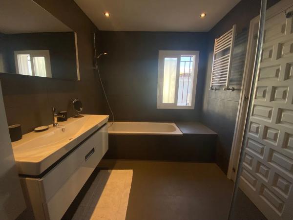 Chalet independiente en venta en Urbanizacion N Andalucia 1G, 43, Marbella thumbnail 2