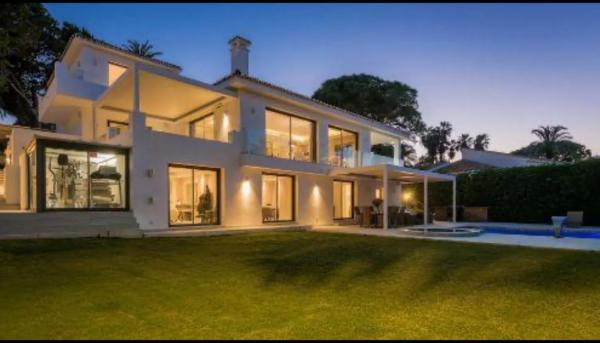 Chalet independiente en venta en Calle Giralda, 28 -7, Marbella thumbnail 1