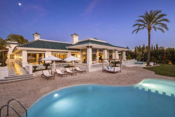 Chalet independiente en venta en Avenida Valle del Golf, 34 -79, Marbella photo 1