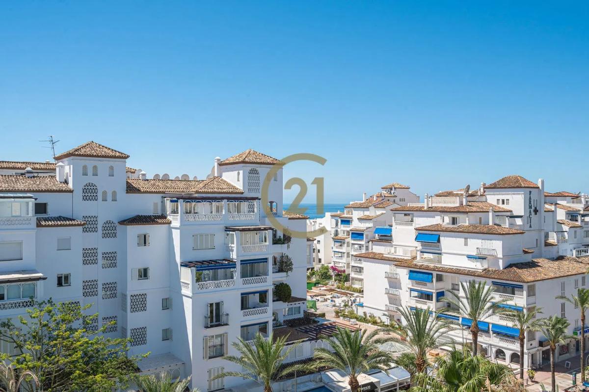 Продажа дуплекса на Avenida Playas del Duque s/n, Марбелла photo 1