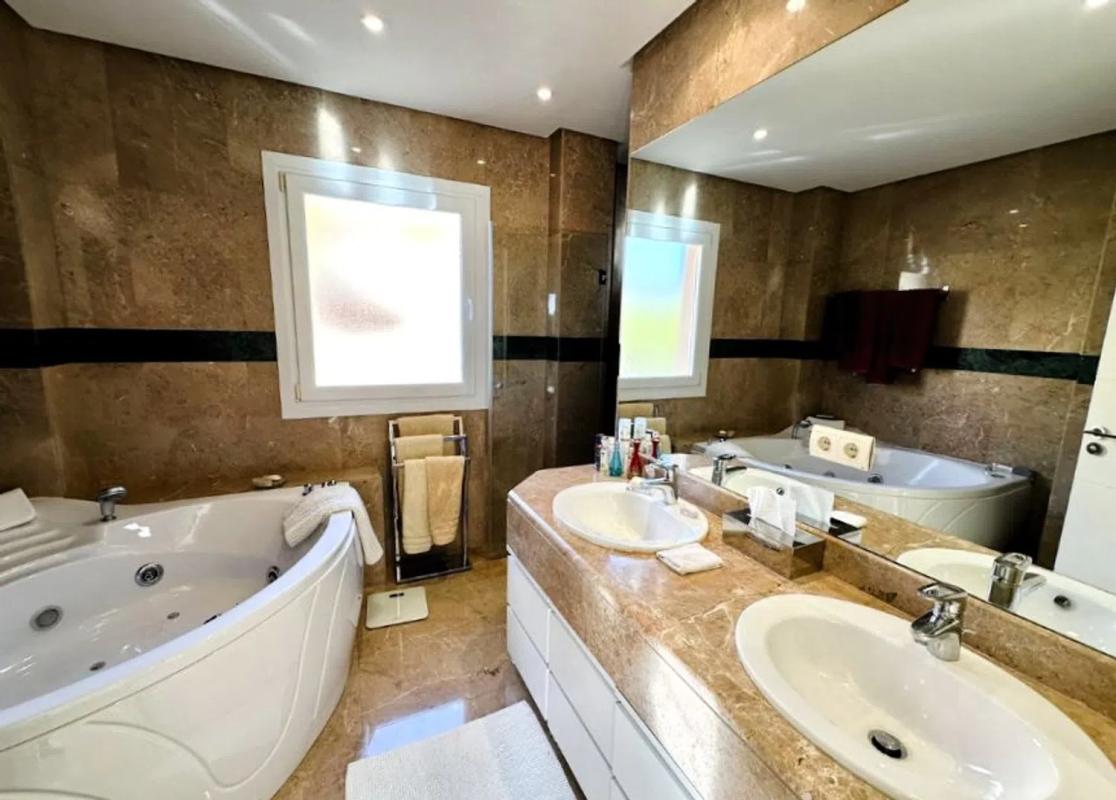 Penthouse sale in Barrio Los Naranjos, Marbella photo 3