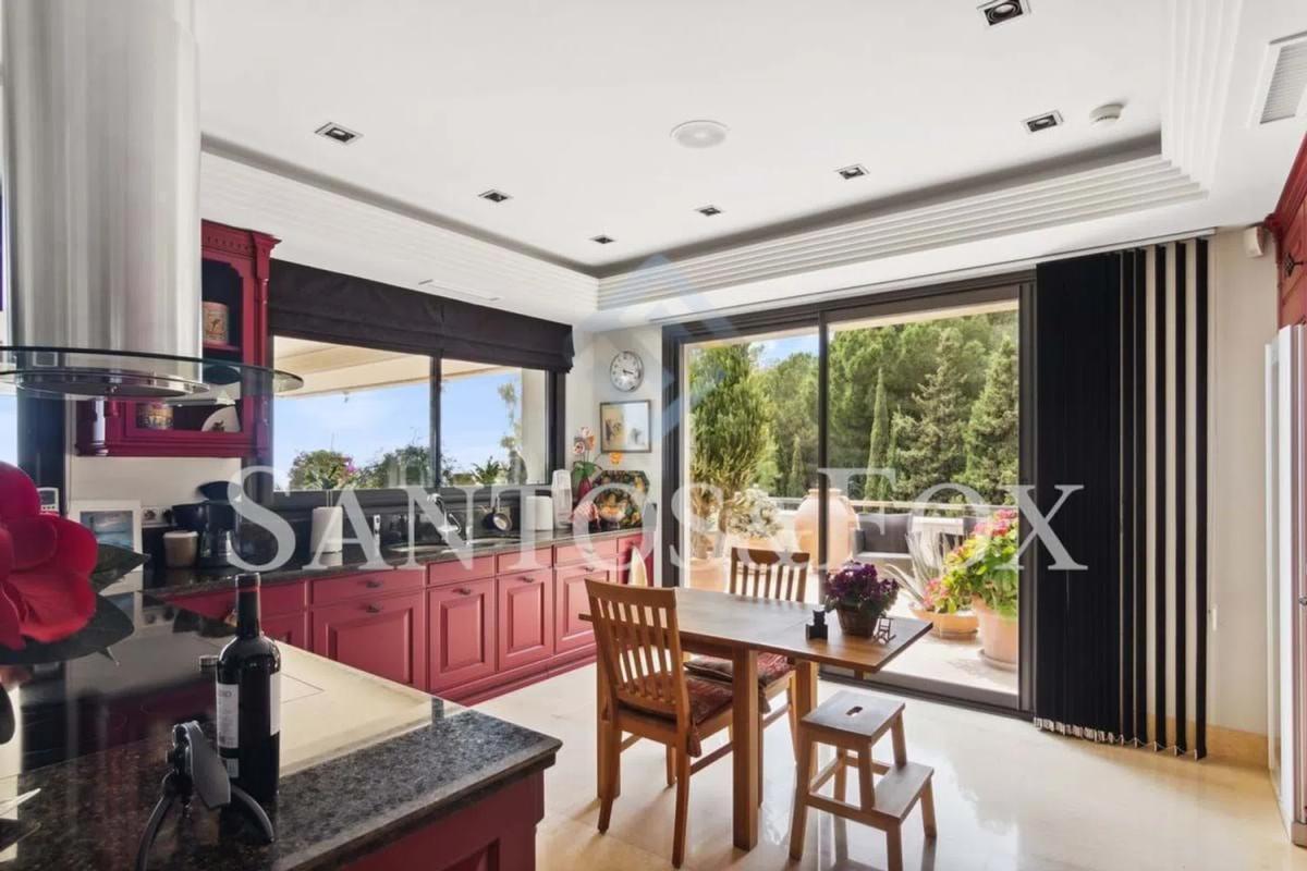 Sale of apartment in Barrio Los Naranjos, Marbella
photo 3