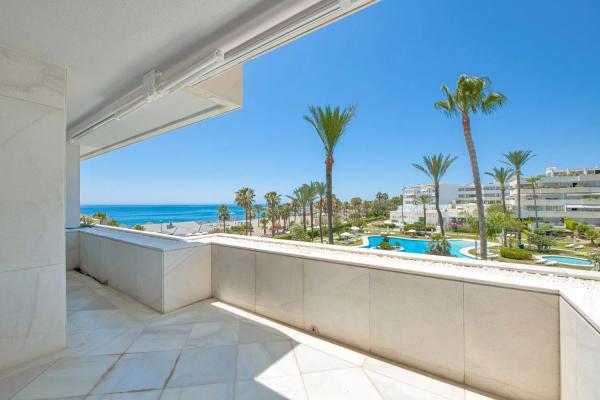 Apartment for sale in  Barrio Puerto Banús, Marbella photo 2