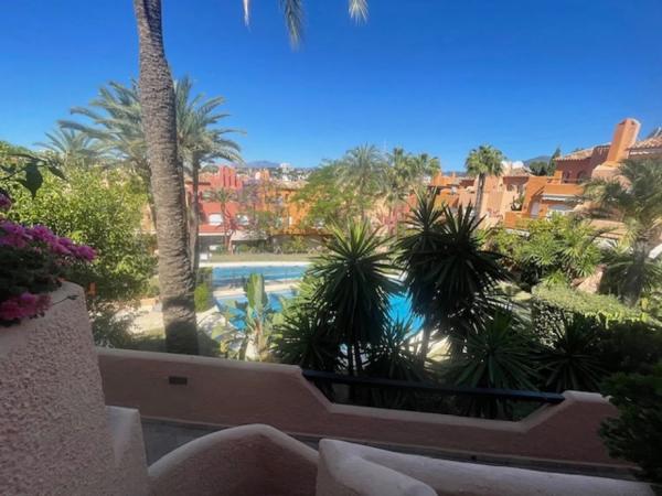 Chalet independiente en venta en Calle Luis Morales s/n, Marbella photo 1
