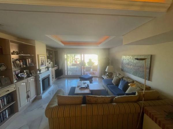 Chalet independiente en venta en Calle Luis Morales s/n, Marbella thumbnail 2