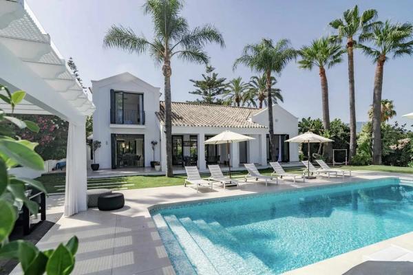 Коттедж на продажу в  Calle Cartuja 17-D, 21 ---B, Марбелья photo 1