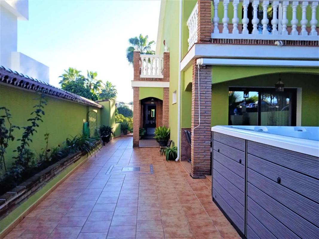 Venta de chalet independiente en Calle José de Espronceda, Marbella
photo 1