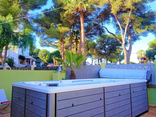 Chalet independiente en venta en Calle José de Espronceda, Marbella thumbnail 2