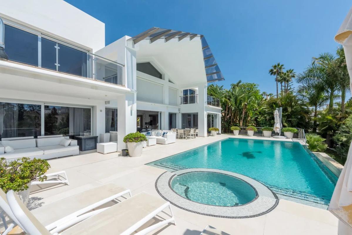 Venta de chalet independiente en Calle Orión, Marbella
photo 1