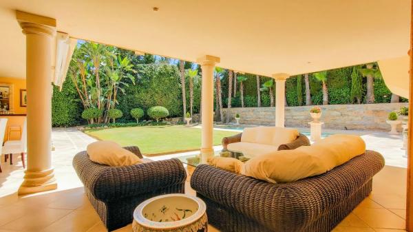 Detached villa for sale in  Calle Roma, Marbella photo 1