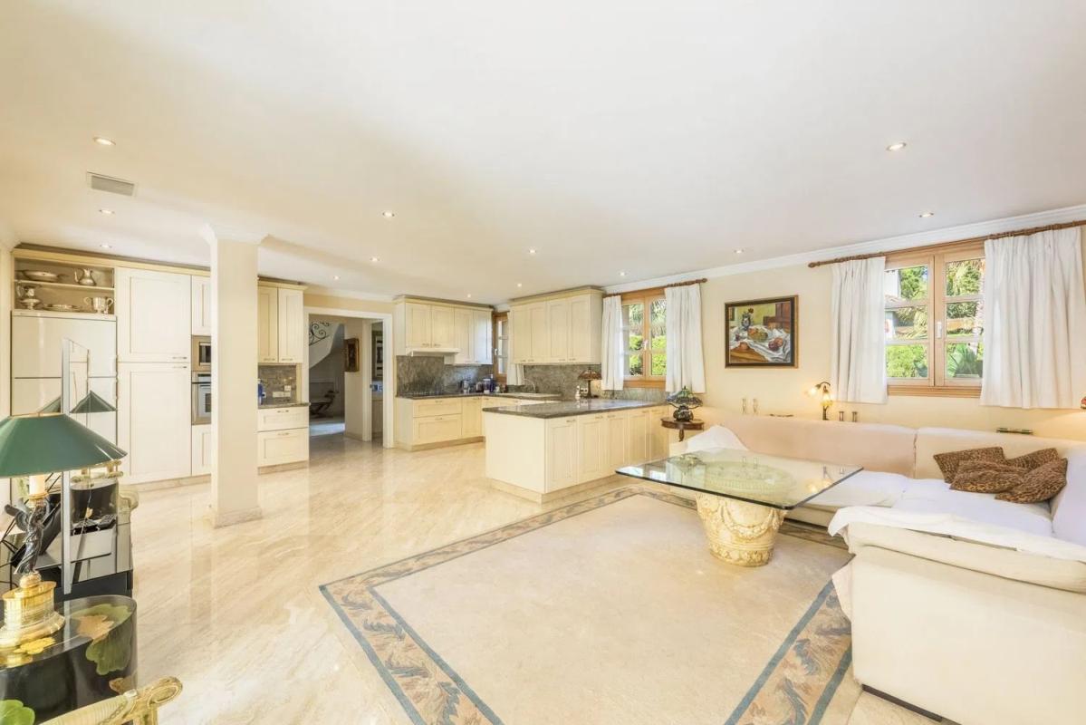 Sprzedaż niezależnego domku jednorodzinnego w  Calle Roma, Marbella photo 3