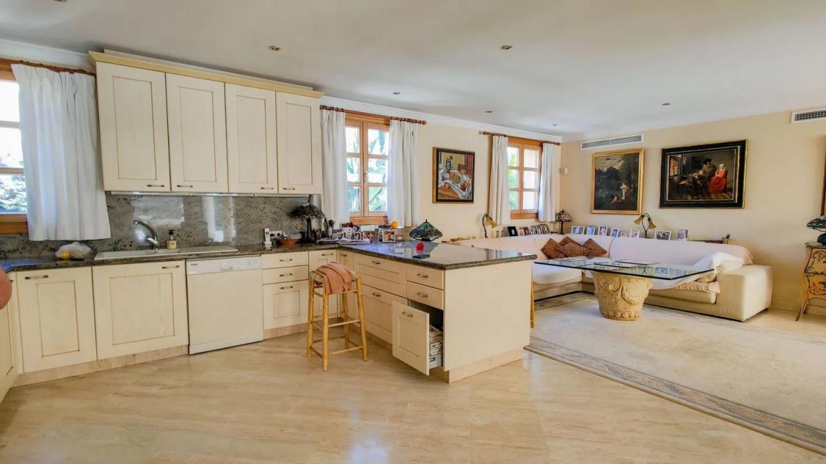 Sprzedaż niezależnego domku jednorodzinnego w  Calle Roma, Marbella photo 4