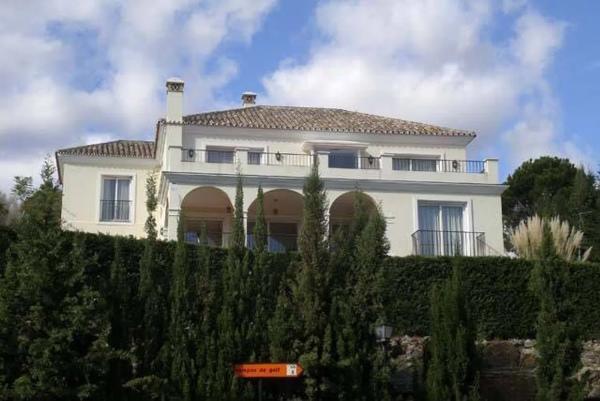 Detached villa for sale in  Barrio Las Brisas, Marbella photo 1