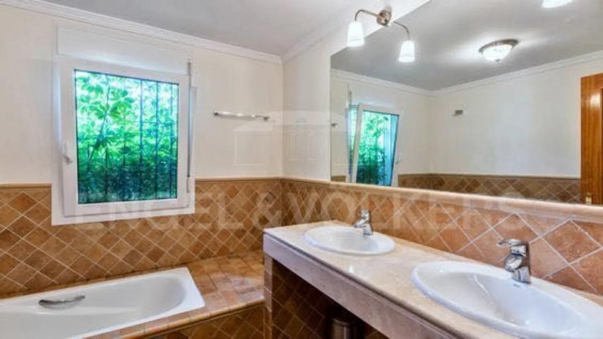 Sprzedaż niezależnego domku jednorodzinnego w  Barrio Las Brisas, Marbella photo 4