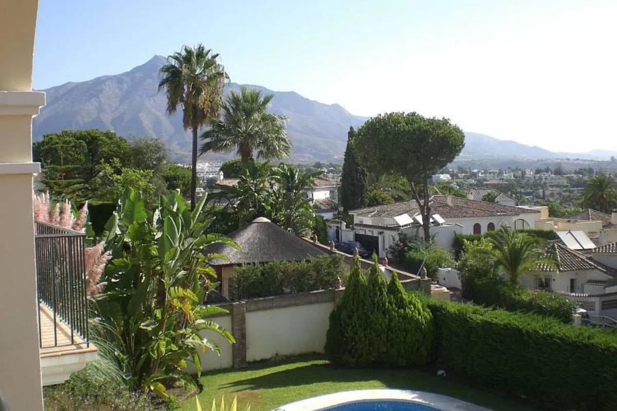 Sprzedaż niezależnego domku jednorodzinnego w  Barrio Las Brisas, Marbella photo 5