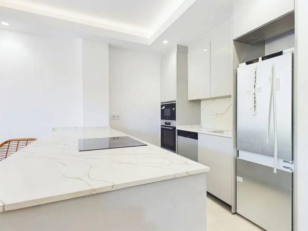 Chalet independiente en venta en Arrabal Pepina Norte, Marbella thumbnail 2