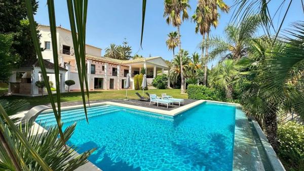 Chalet independiente en venta en Barrio Puerto Banús, Marbella photo 1